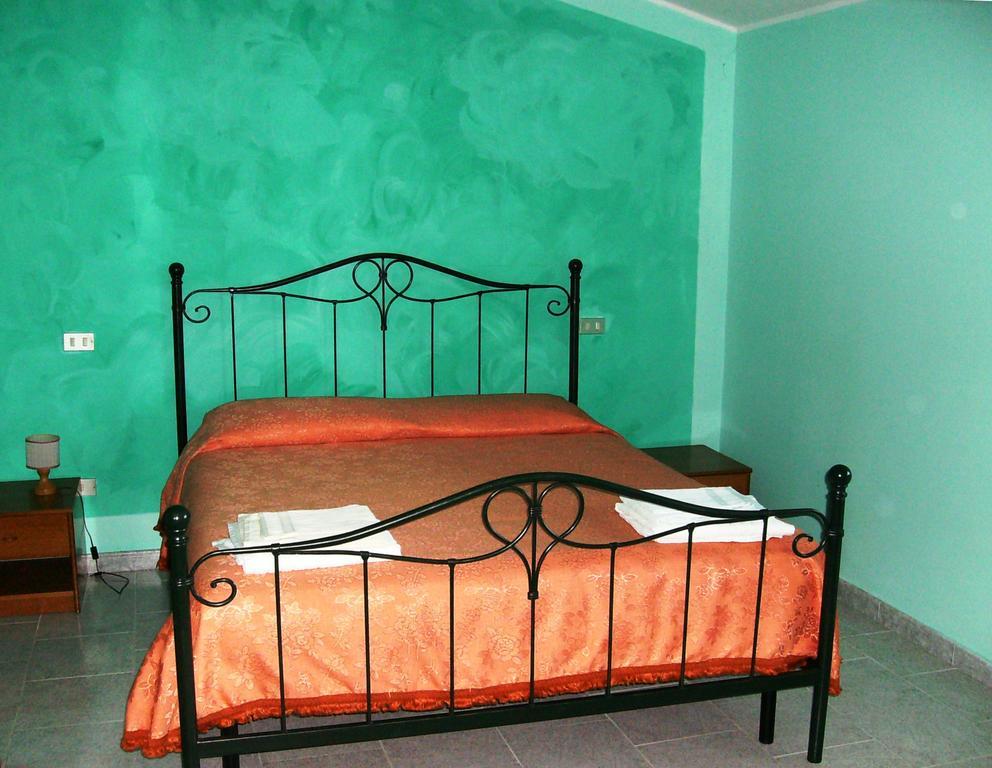 Отель Agriturismo Lu Formaggio Castelli Номер фото
